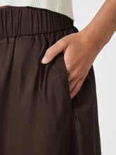 Indlæs billede til gallerivisning NEO NOIR Yara Poplin Skirt Chocolate