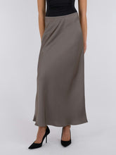 Indlæs billede til gallerivisning NEO NOIR Vicky Heavy Sateen Skirt Warm Grey