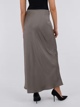 Indlæs billede til gallerivisning NEO NOIR Vicky Heavy Sateen Skirt Warm Grey