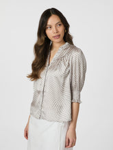 Indlæs billede til gallerivisning NEO NOIR Diana Vibrandt Dot Blouse Light Taupe