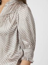 Indlæs billede til gallerivisning NEO NOIR Diana Vibrandt Dot Blouse Light Taupe