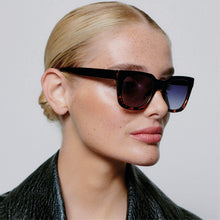 Indlæs billede til gallerivisning A.KJAERBEDE Nancy Black Demi Tortoise