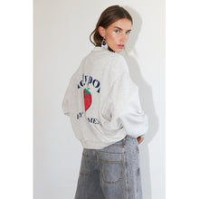 Indlæs billede til gallerivisning LOLLYS LAUNDRY Sydney Strawberry Sweatshirt Light Grey
