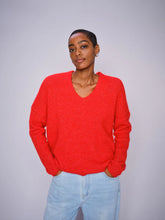 Indlæs billede til gallerivisning MOS MOSH Thora V-Neck Knit Chinese Red
