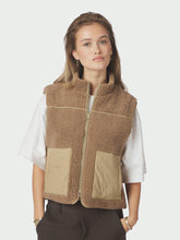 Indlæs billede til gallerivisning NEO NOIR Scout Teddy Waistcoat Taupe
