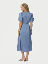 Indlæs billede til gallerivisning NEO NOIR Illana Heavy Sateen Dress Smoke Blue
