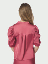 Indlæs billede til gallerivisning NEO NOIR Roella Heavy Sateen Blouse Cherry Pink
