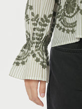 Indlæs billede til gallerivisning NEO NOIR Amara Stripe Emb Blouse Dusty Green
