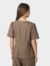 Indlæs billede til gallerivisning NEO NOIR Jules Pinstripe Blouse Taupe
