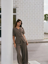 Indlæs billede til gallerivisning NEO NOIR Jules Pinstripe Blouse Taupe
