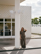 Indlæs billede til gallerivisning NEO NOIR Jules Pinstripe Blouse Taupe
