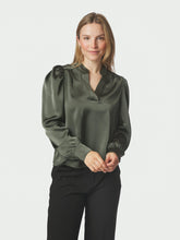 Indlæs billede til gallerivisning NEO NOIR Rosslyn Heavy Sateen Blouse Deep Green
