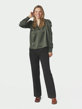 Indlæs billede til gallerivisning NEO NOIR Rosslyn Heavy Sateen Blouse Deep Green

