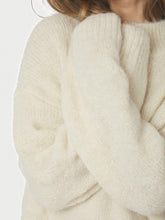 Indlæs billede til gallerivisning NEO NOIR Paulina Fluffy Knit Blouse Off White
