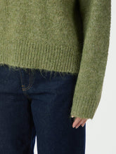 Indlæs billede til gallerivisning NEO NOIR Paulina Fluffy Knit Blouse Dusty Green
