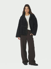 Indlæs billede til gallerivisning NEO NOIR Castor Faux Fur Jacket Black
