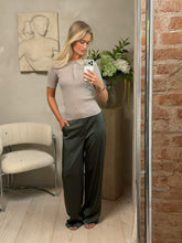 Indlæs billede til gallerivisning NEO NOIR Manama Knit Blouse Warm Grey
