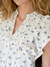 Indlæs billede til gallerivisning NEO NOIR Jayla Small Blossom Top Blue
