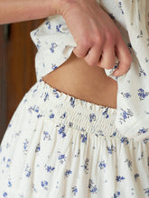 Indlæs billede til gallerivisning NEO NOIR Asta Small Blossom Skirt White Blue
