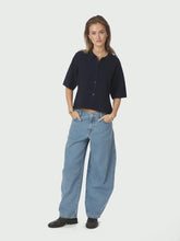 Indlæs billede til gallerivisning NEO NOIR Cunna Knit Blouse Navy
