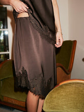 Indlæs billede til gallerivisning NEO NOIR Fiora Lace Skirt Dark Brown
