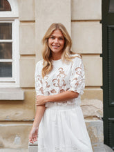 Indlæs billede til gallerivisning NEO NOIR Fia Embroidery Blouse White
