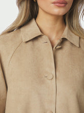 Indlæs billede til gallerivisning NEO NOIR Editta Faux Suede Jacket Sand
