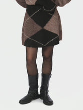 Indlæs billede til gallerivisning NEO NOIR Gisa Check Fluff Knit Skirt Dark Brown
