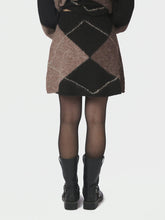Indlæs billede til gallerivisning NEO NOIR Gisa Check Fluff Knit Skirt Dark Brown
