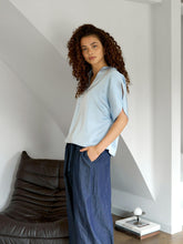 Indlæs billede til gallerivisning NEO NOIR Anelle Heavy Sateen Blouse Light Blue
