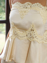 Indlæs billede til gallerivisning NEO NOIR Kaela Heavy Sateen Lace Top Yellow
