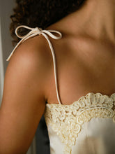 Indlæs billede til gallerivisning NEO NOIR Kaela Heavy Sateen Lace Top Yellow
