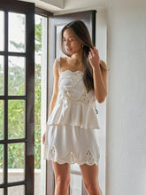 Indlæs billede til gallerivisning NEO NOIR Kaela Heavy Sateen Lace Top Pearl

