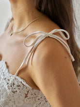 Indlæs billede til gallerivisning NEO NOIR Kaela Heavy Sateen Lace Top Pearl
