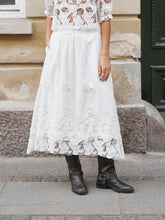 Indlæs billede til gallerivisning NEO NOIR Yara Long Emb Skirt White
