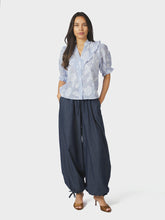 Indlæs billede til gallerivisning NEO NOIR Manet Jacquard Blouse Light Blue
