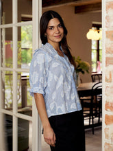 Indlæs billede til gallerivisning NEO NOIR Manet Jacquard Blouse Light Blue
