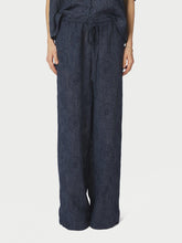 Indlæs billede til gallerivisning NEO NOIR Heifa Flower Stripe Pants Dark Blue
