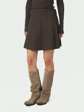 Indlæs billede til gallerivisning NEO NOIR Laurine Structure Skirt Dark Brown
