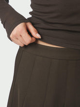 Indlæs billede til gallerivisning NEO NOIR Laurine Structure Skirt Dark Brown
