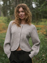 Indlæs billede til gallerivisning NEO NOIR Koteas Cable Knit Cardigan Beige
