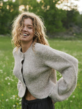 Indlæs billede til gallerivisning NEO NOIR Gio Fluffy Knit Cardigan Beige Melange
