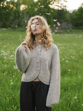 Indlæs billede til gallerivisning NEO NOIR Gio Fluffy Knit Cardigan Beige Melange
