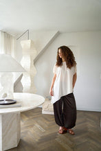 Indlæs billede til gallerivisning NEO NOIR Nerita Asymmetric Blouse Off White

