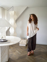 Indlæs billede til gallerivisning NEO NOIR Nerita Asymmetric Blouse Off White
