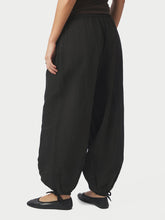Indlæs billede til gallerivisning NEO NOIR Roxane Ballon Linen Pant Sort

