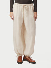 Indlæs billede til gallerivisning NEO NOIR Roxane Balloon Linen Pants Sand
