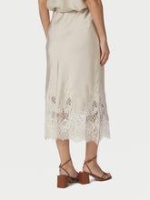 Indlæs billede til gallerivisning NEO NOIR Yelina Heavy Sateen Skirt Champagne
