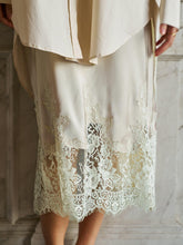Indlæs billede til gallerivisning NEO NOIR Yelina Heavy Sateen Skirt Champagne
