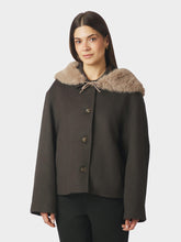 Indlæs billede til gallerivisning NEO NOIR Hilinna Faux Fur Scarf Beige Melange
